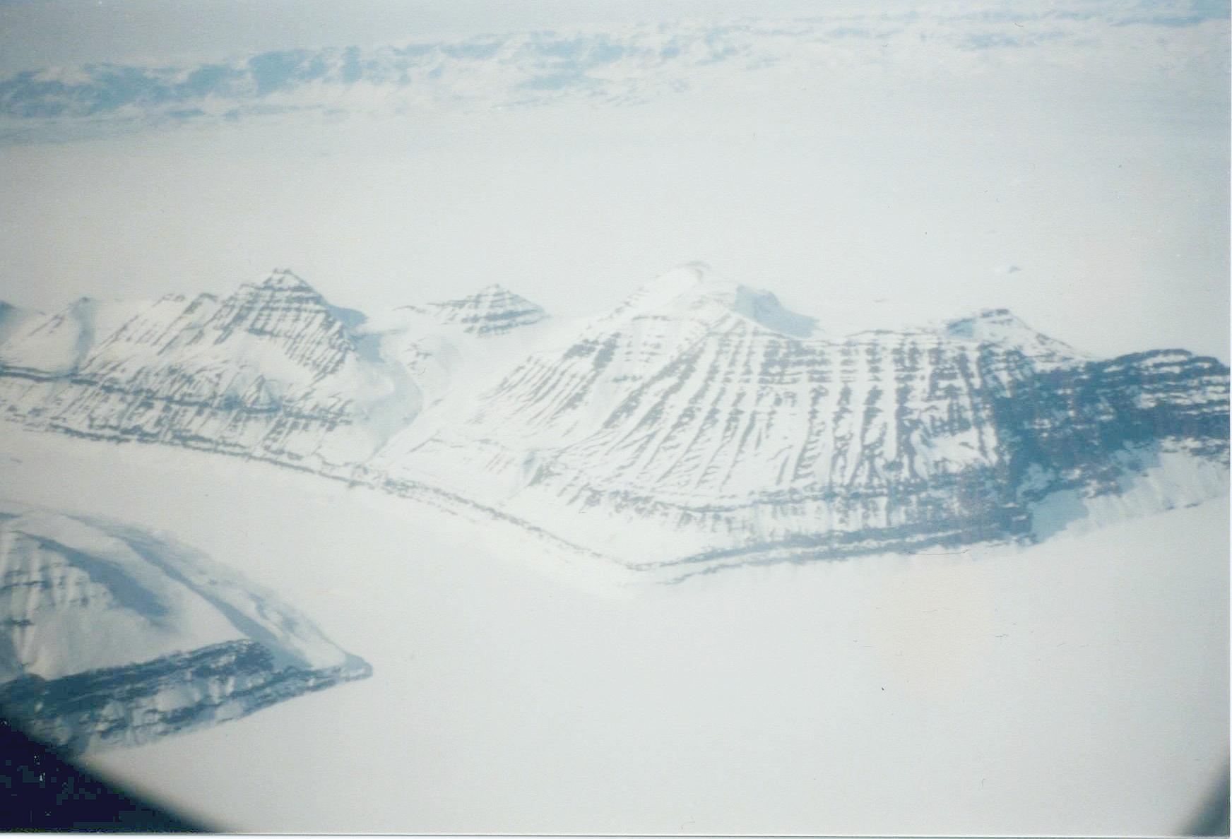 'Die �stripy mountains`';return true