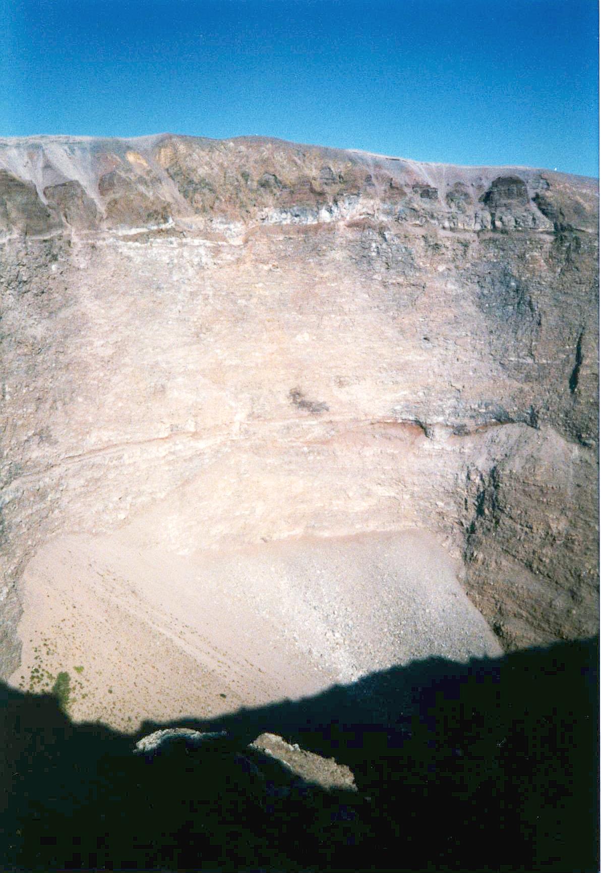 'Der Krater des Vesuv';return true